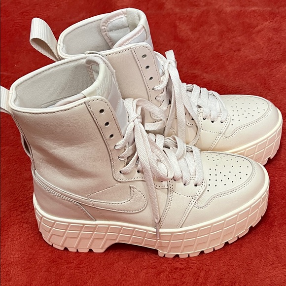 Nike Women’s Air Jordan’s 1 Brooklyn Boots - Picture 1 of 5